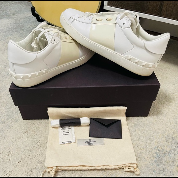 EUC Mens 8 Valentino Garavani Studded Open Low-Top Patent Leather Sneakers White - Picture 15 of 16